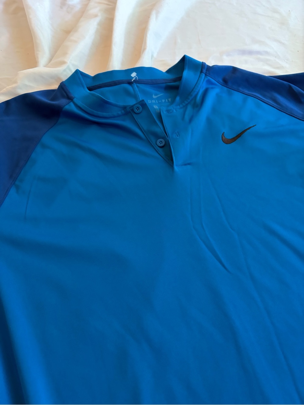 Nike Men’s Blue and Dark Blue Dri-FIT Henley Polo Size XL